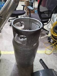 lot 7189 image: Propane Keg Cylinder w Valve Assembly