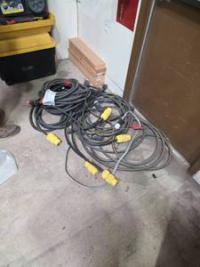 lot 7230 image: Industrial Extension Cords with Connectors