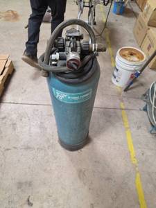 lot 7244 image: Hydro-Force PLS-XC40 Pressurized Water Tank 100 PSI