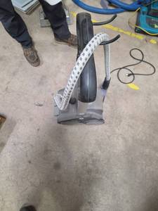 lot 7249 image: Rowenta Vibration Plate Exercise Machine w Handle