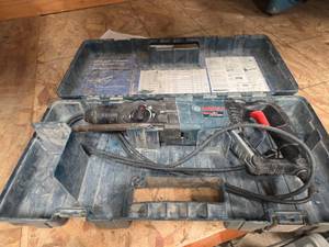 lot 7286 image: Bosch SDS-Plus Rotary Hammer Drill w Bits & Accessories