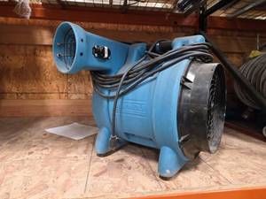 lot 7287 image: DREIL AIRWOLF Portable Air Blower w Cord Reel