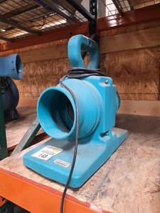 lot 7290 image: Blue Portable Air BlowerDryer Equipment