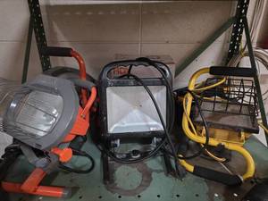 lot 7418 image: HDX 600 Watt Portable Halogen Work Light