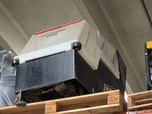 lot 7439 image: Minuteman 260 Carpet Cleaning Machine