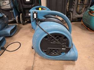 lot 7532 image: Drieaz F352 Carpet Dryer Blower Fan 1HP (Representative Photo)