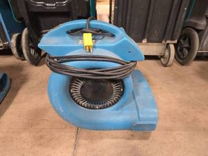 lot 7538 image: Blue Air Mover Blower Fan w Cord Reel