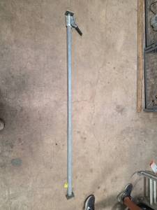 lot 7569 image: Adjustable Steel Post Jack with Handle