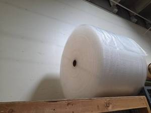 lot 7573 image: Roll of Bubble Wrap Cushioning Material