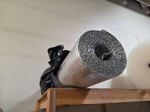 lot 7574 image: Reflective Foam Insulation Roll with Bubble Wrap