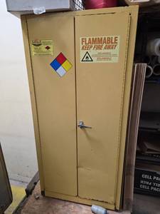 lot 7583 image: Eagle Flammable Storage Cabinet Model 6010