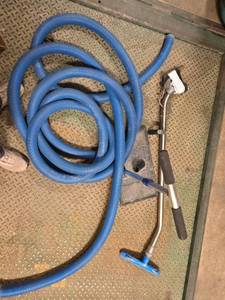 lot 7611 image: Blue Carpet Cleaning Wand & Hose Kit