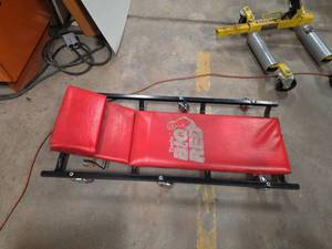 lot 7640 image: Torin Big Red Creeper with Headrest