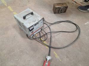lot 7641 image: APA 24 Volt Automatic Battery Charger Model 11810