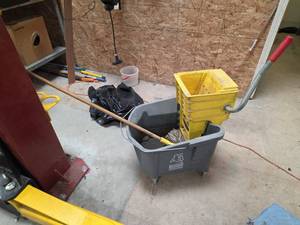lot 7648 image: Mop Bucket with Wringer and Yellow Caddy