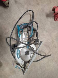 lot 7650 image: Makita Corded Circular Saw with Blade and Cord