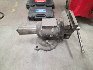 lot 7652 image: All-Trade Bench Vise w Swivel Base