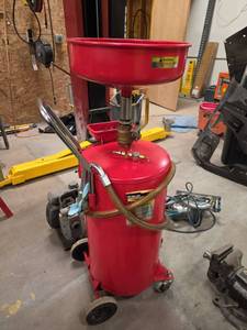 lot 7656 image: 18-Gallon Pressurized Oil Drain Tank