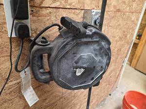 lot 7661 image: Black Electric Kettle with Power Cord