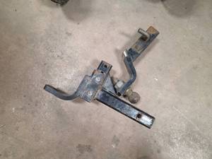 lot 7663 image: Trailer Hitch Coupler Towing Assembly