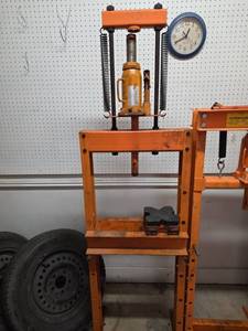 lot 7675 image: Buffalo 12-Ton Shop Press PRESS-12