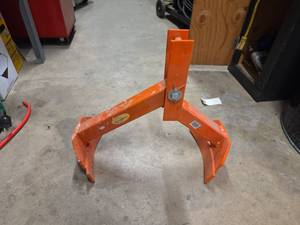 lot 7677 image: Northern Tool & Equipment Co Engine Stand