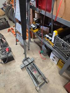 lot 7688 image: Pittsburgh 3 Ton Floor Jack with Rapid Pump
