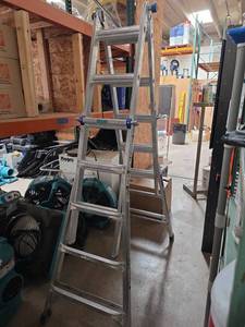 lot 7736 image: Werner MT-22 Aluminum Extension Ladder 21ft 300lbs