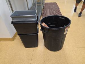 lot 7762 image: Black Plastic Trash Cans and Waste Bins