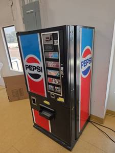 lot 7763 image: Pepsi Vending Machine w Snack Selection