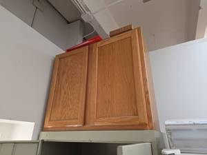 lot 7765 image: Oak Wood Kitchen Cabinets Upper Storage Units