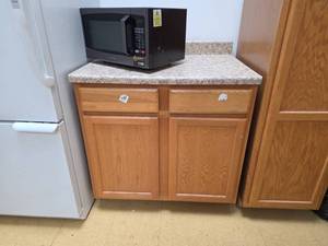 lot 7768 image: Toshiba Grit T766 Cabinet Base Unit �� 36 Wide