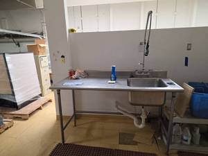 lot 7770 image: Commercial Stainless Steel 3-Compartment Sink w Faucet