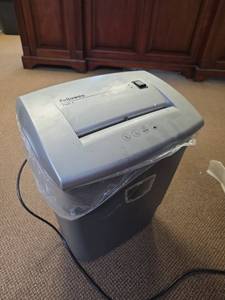 lot 7789 image: Fellowes PS60C-2 Paper Shredder
