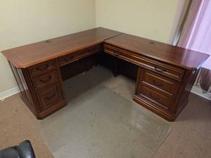 lot 7807 image: L-Shaped Wood Desk with Drawers and Storage