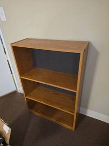 lot 7817 image: Oak Wood 3-Shelf Bookcase with Back Panel