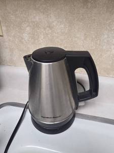 lot 7821 image: Hamilton Beach Stainless Steel Electric Kettle