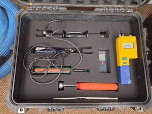 lot 7830 image: Portable Tool Kit w Digital Multimeter & Pressure Gauge