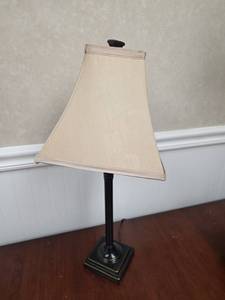 lot 7846 image: Table Lamp with Black Base and Cream Shade