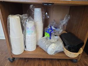 lot 7855 image: Disposable Cups, Plates & Food Service Supplies Lot