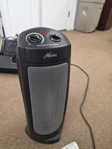 lot 7860 image: Hunter Ceramic Tower Space Heater