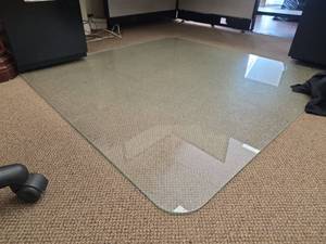lot 7864 image: Clear Polycarbonate Chair Mat for Carpet