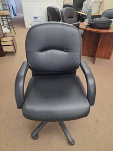 lot 7878 image: Gray Leather Office Chair with Arms