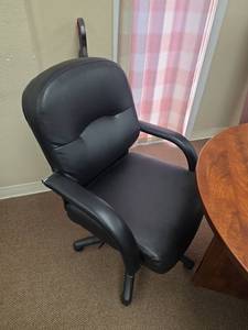 lot 7880 image: Black Leather Office Chair with Armrests