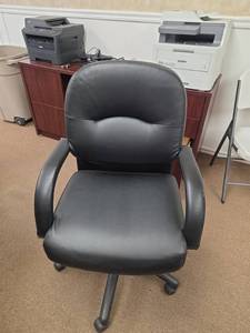 lot 7881 image: Black Leather Office Chair with Casters