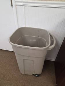 lot 7886 image: Cornerstone 34 Gallon Trash Container w Wheels