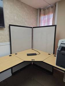 lot 7899 image: Corner Privacy Partition Panels