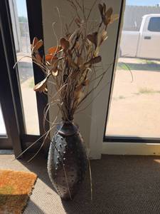 lot 7913 image: Dried Floral Arrangement in Decorative Vase