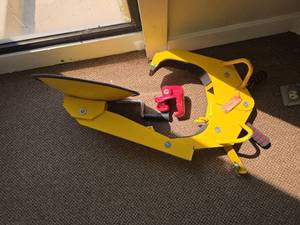 lot 7914 image: Yellow Hydraulic Floor Jack w Red Clamp