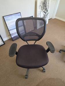 lot 7925 image: Black Mesh Office Chair with Armrests
